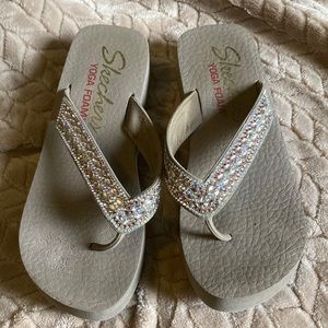 Skechers Cali Vinyasa Yoga Foam Platform Thong Sandal Womens 7 Taupe Crystal